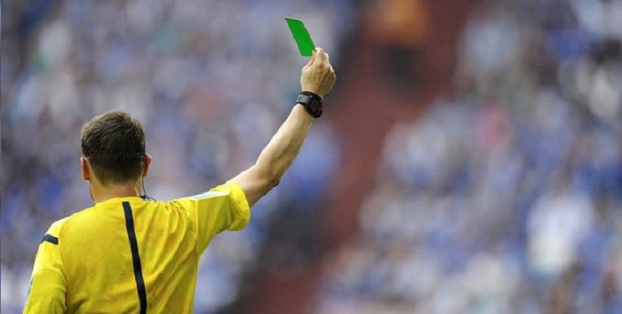 За что футболисту дали первую в истории зеленую карточку
