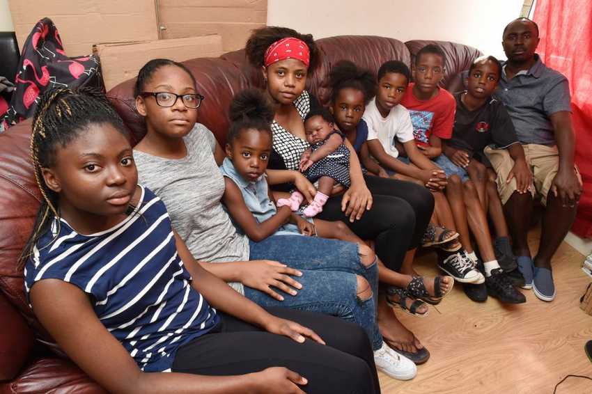 Семья мигрантов задолбала британские власти, отказываясь жить в квартире всего с тремя спальнями