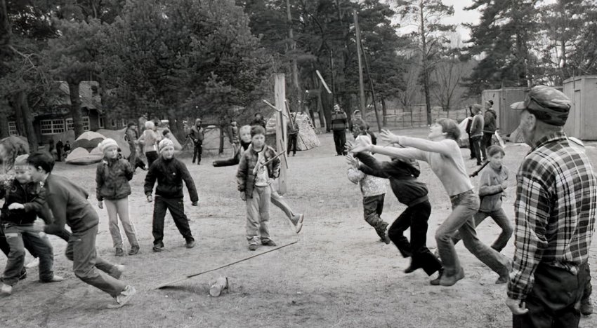 Top 50 street (yard) games of Soviet era childhood (with documentary photos, videos and instructions)