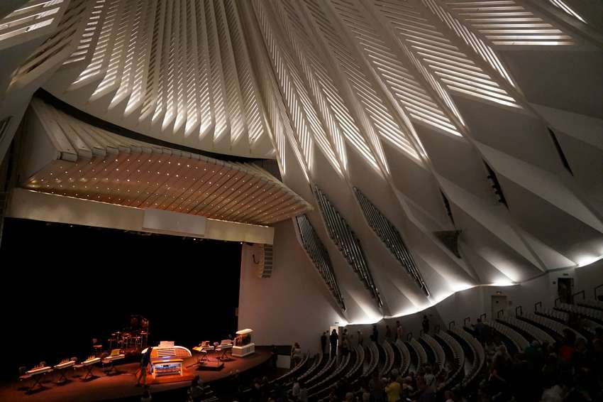 auditorio-de-tenerife - список впечатляющих театров мира