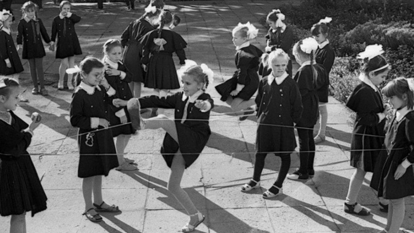 Top 50 street games of Soviet era childhood (with documentary photos, videos and instructions)