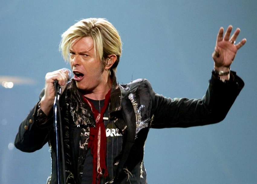 David Bowie performs his North American debut of "A Reality Tour" in Montreal, December 13, 2003. Bo..