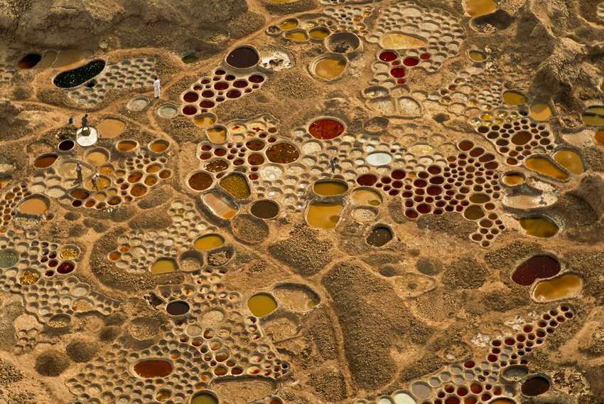 Ландшафтная живопись: Соляные пруды в Сахаре выглядят как картины Климта
