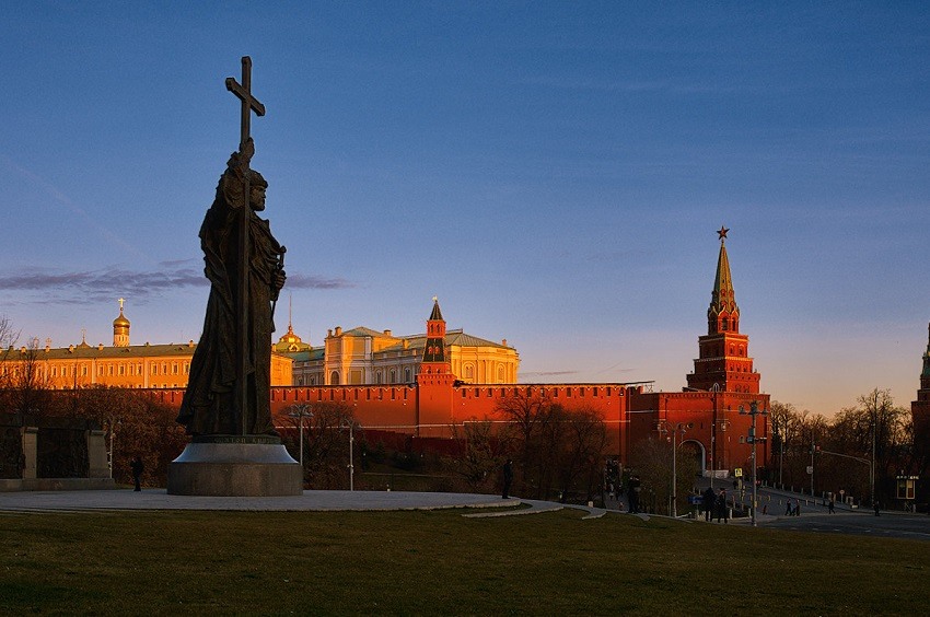 памятников в России